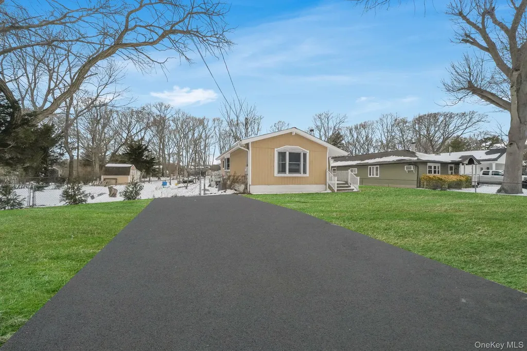 71 Oak Avenue Shirley NY 11967
