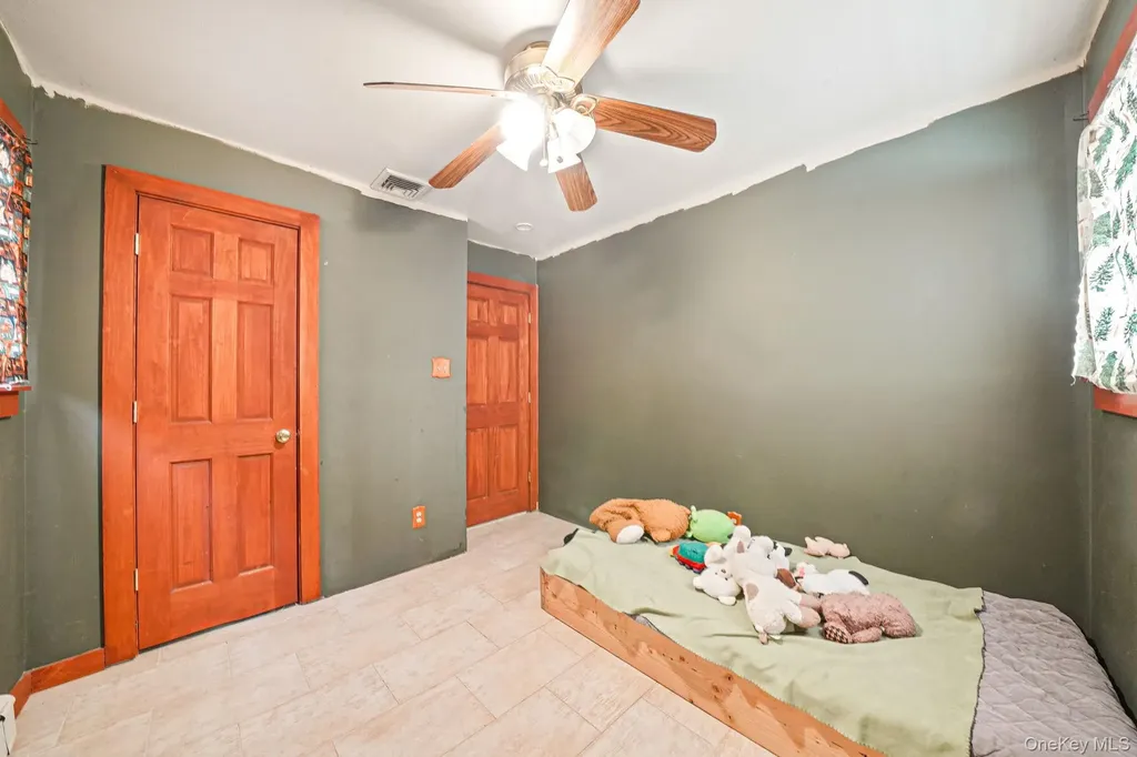 71 Oak Avenue Shirley NY 11967