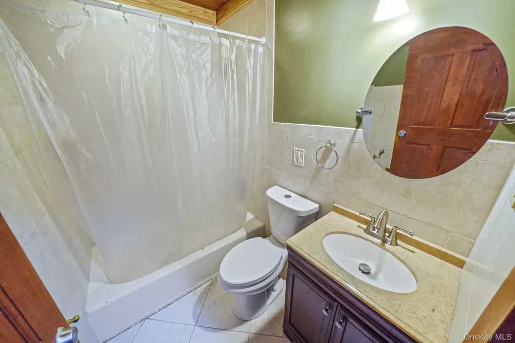 71 Oak Avenue Shirley NY 11967