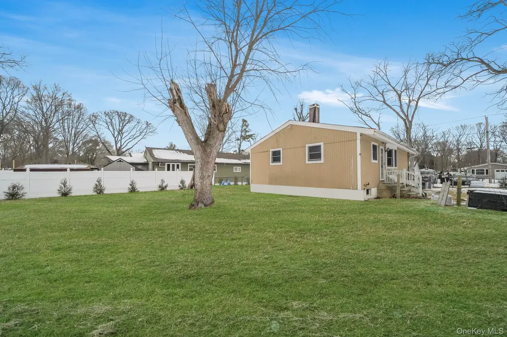 71 Oak Avenue Shirley NY 11967
