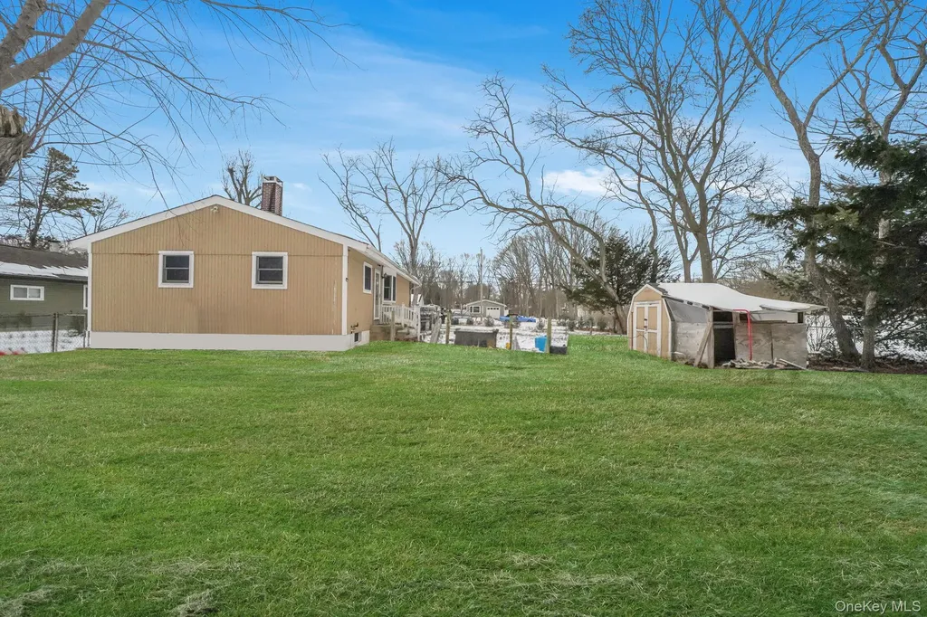 71 Oak Avenue Shirley NY 11967