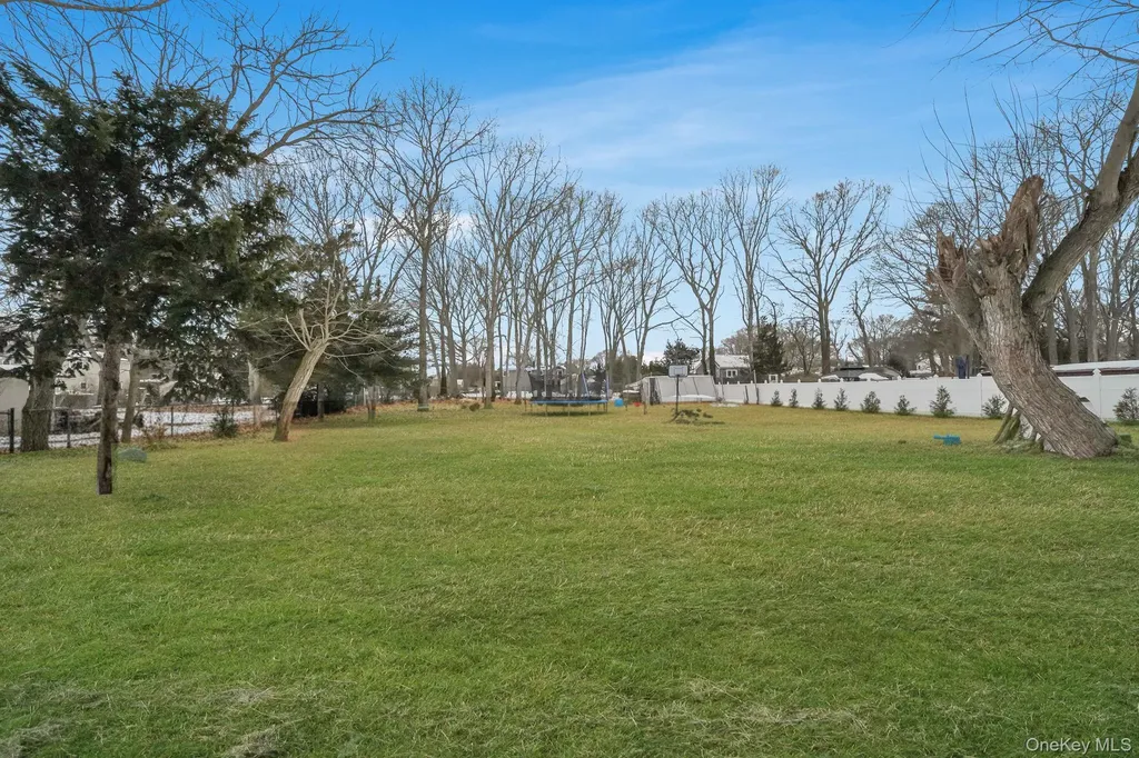 71 Oak Avenue Shirley NY 11967