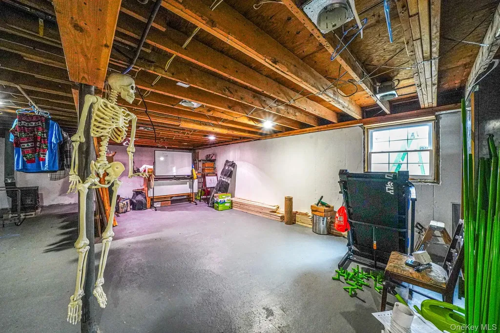 71 Oak Avenue Shirley NY 11967