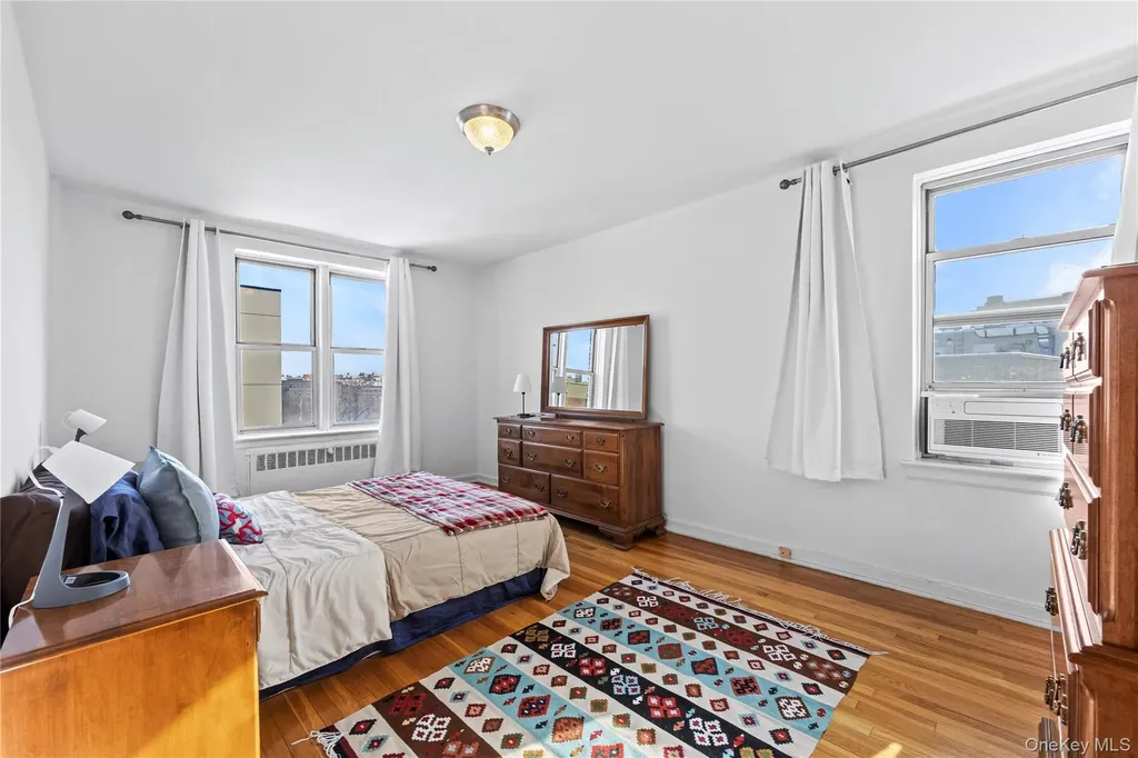 325 E 201st Street Bronx NY 10458