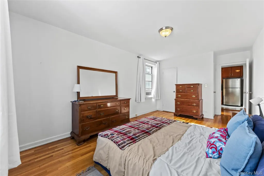 325 E 201st Street Bronx NY 10458