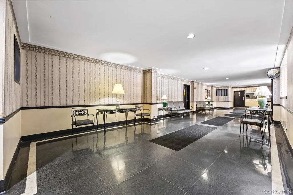325 E 201st Street Bronx NY 10458