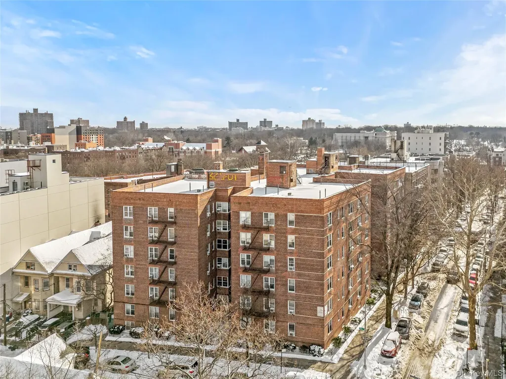 325 E 201st Street Bronx NY 10458