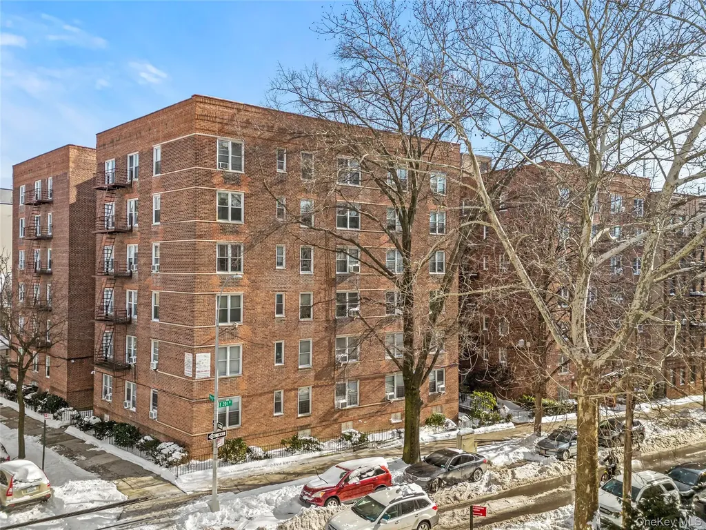 325 E 201st Street Bronx NY 10458