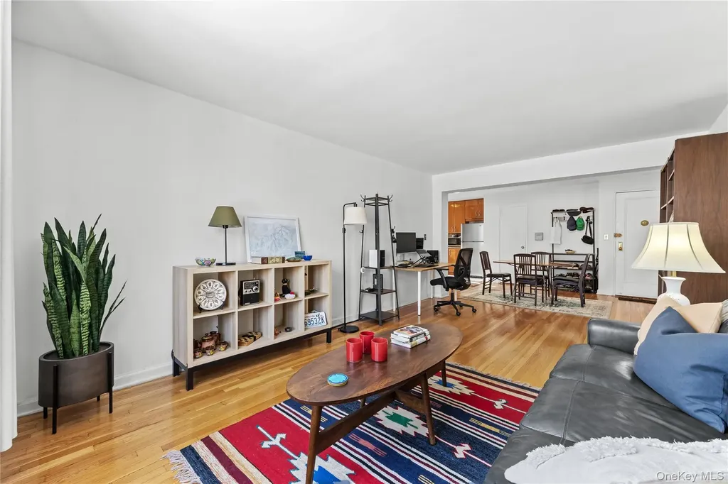 325 E 201st Street Bronx NY 10458