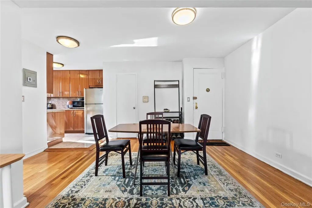 325 E 201st Street Bronx NY 10458