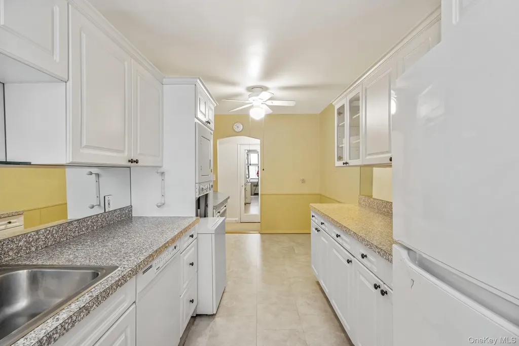 2 Townhouse Place Great Neck NY 11021