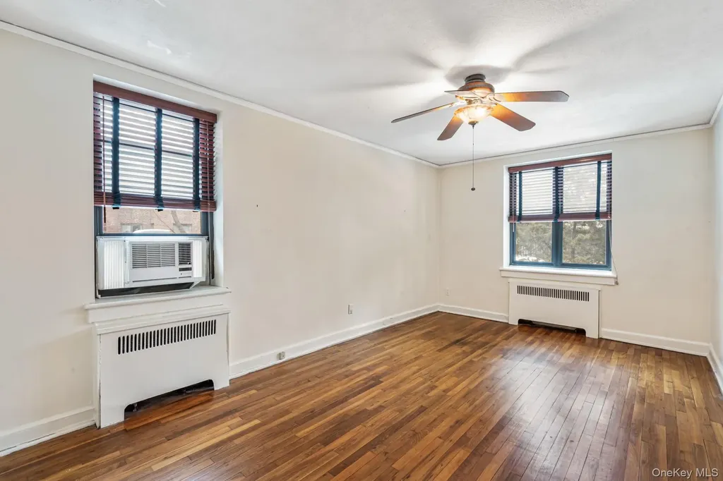 2 Townhouse Place Great Neck NY 11021
