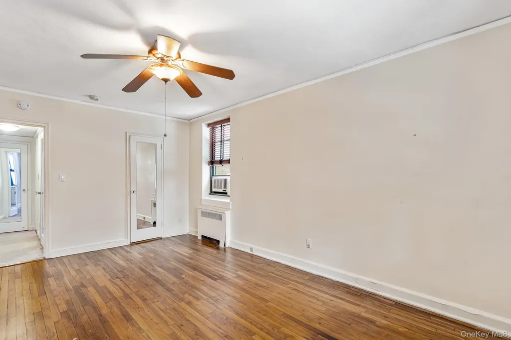 2 Townhouse Place Great Neck NY 11021