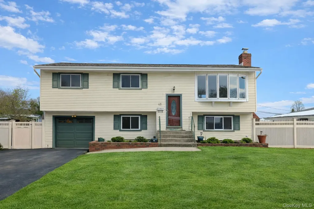41 Richmond Street Islip NY 11751