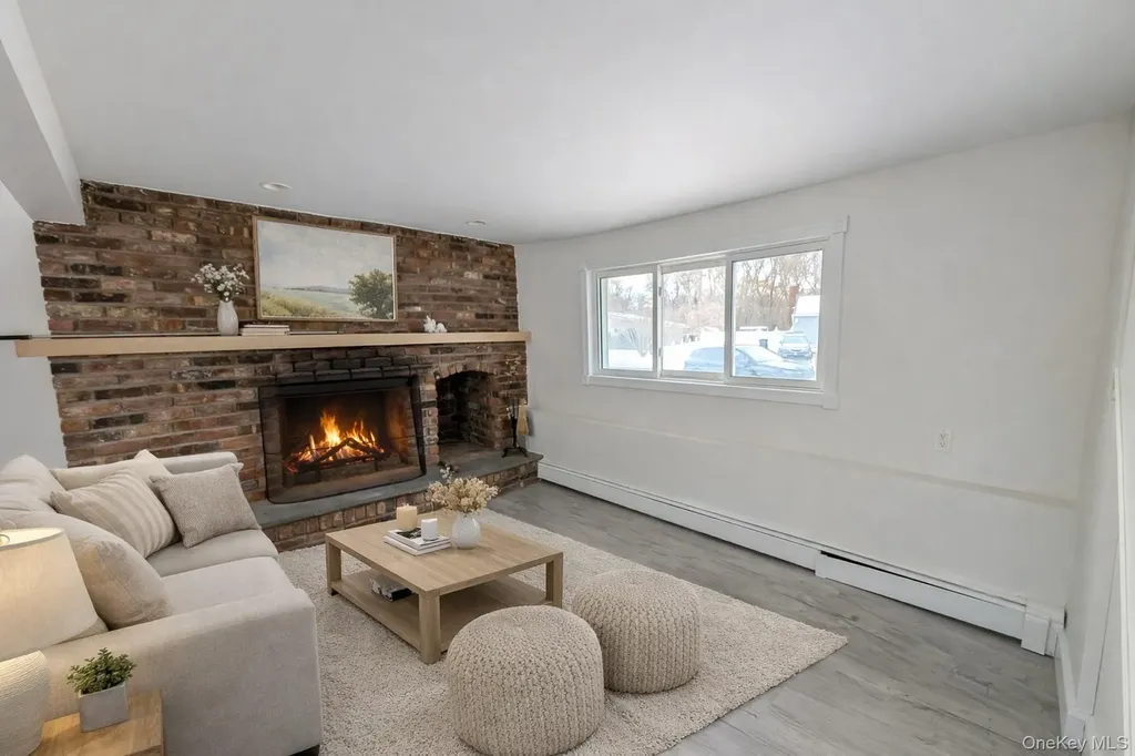 41 Richmond Street Islip NY 11751