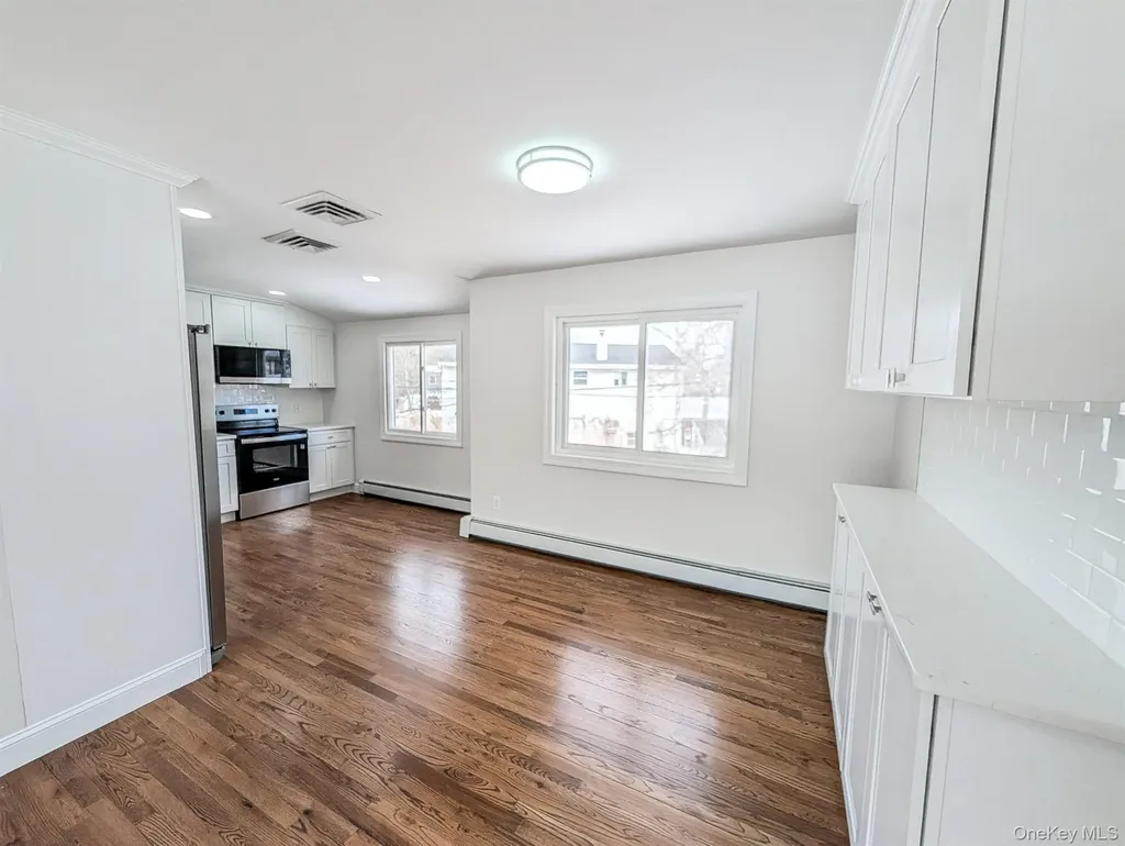 41 Richmond Street Islip NY 11751