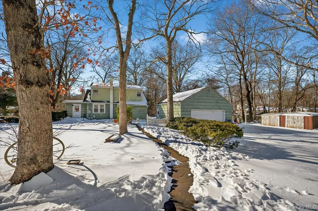 175 Main Avenue Mastic NY 11950