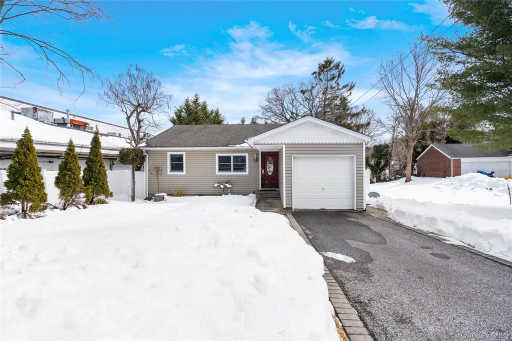 25 State Place Huntington NY 11743
