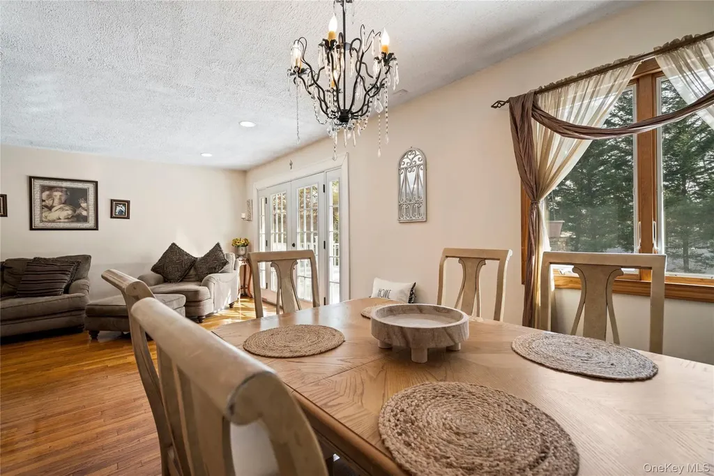 25 State Place Huntington NY 11743