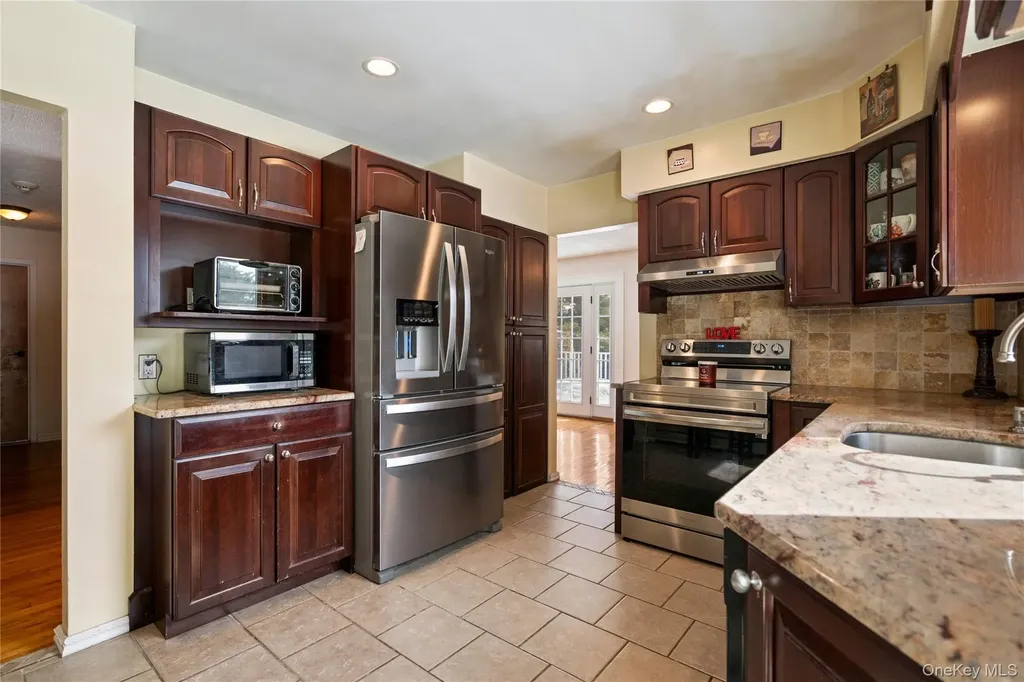 25 State Place Huntington NY 11743