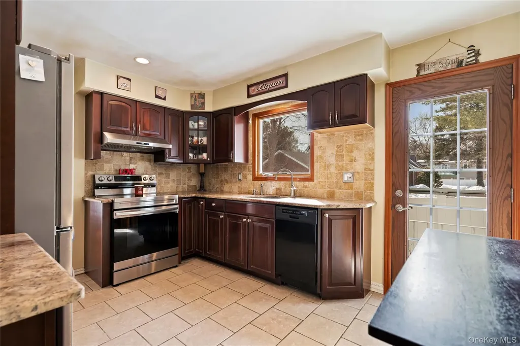 25 State Place Huntington NY 11743