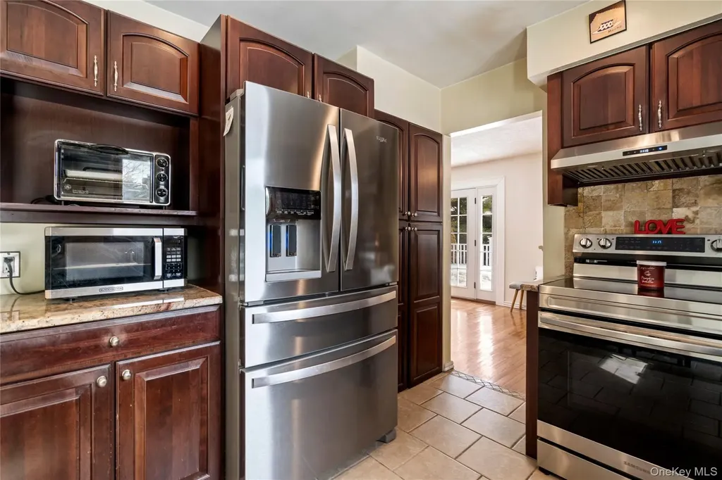 25 State Place Huntington NY 11743