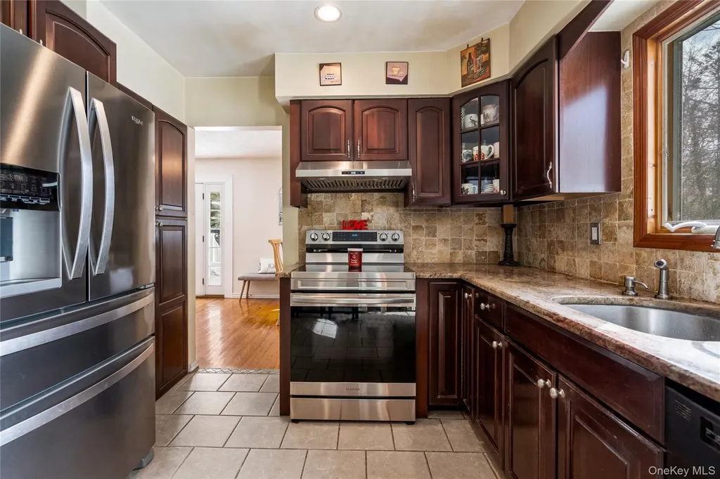 25 State Place Huntington NY 11743
