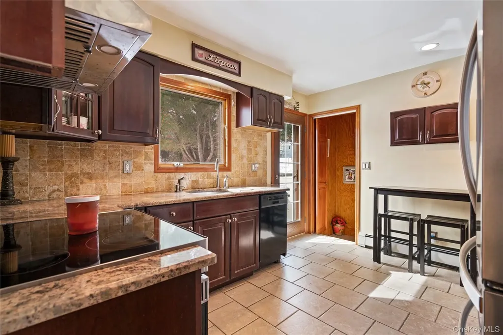 25 State Place Huntington NY 11743