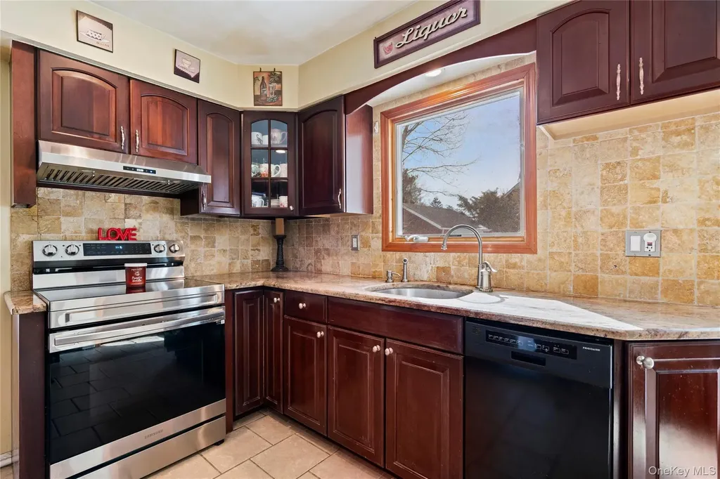 25 State Place Huntington NY 11743
