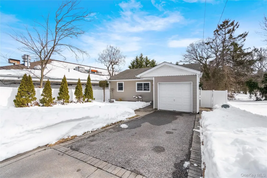 25 State Place Huntington NY 11743