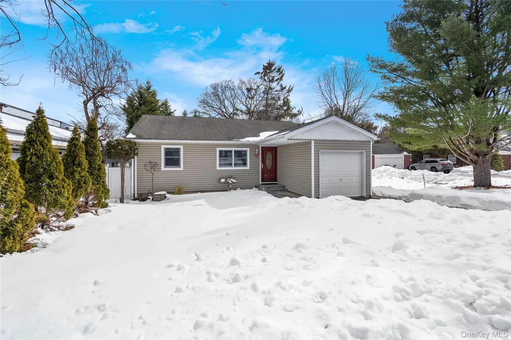 25 State Place Huntington NY 11743