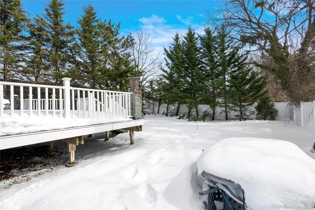 25 State Place Huntington NY 11743