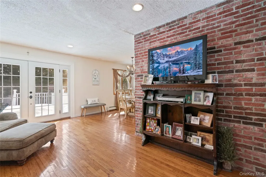 25 State Place Huntington NY 11743