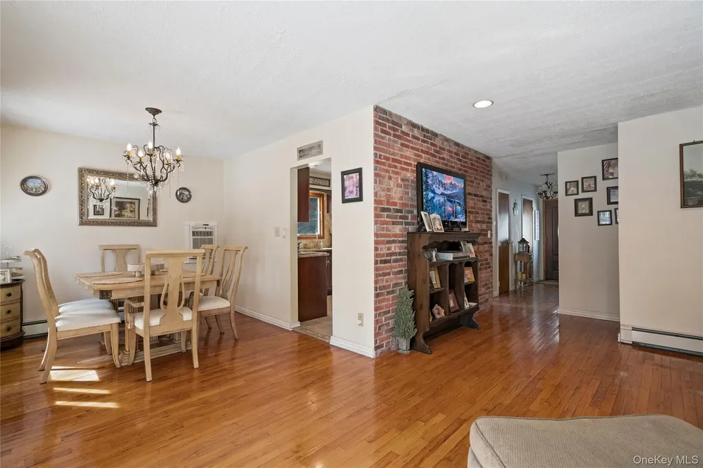 25 State Place Huntington NY 11743