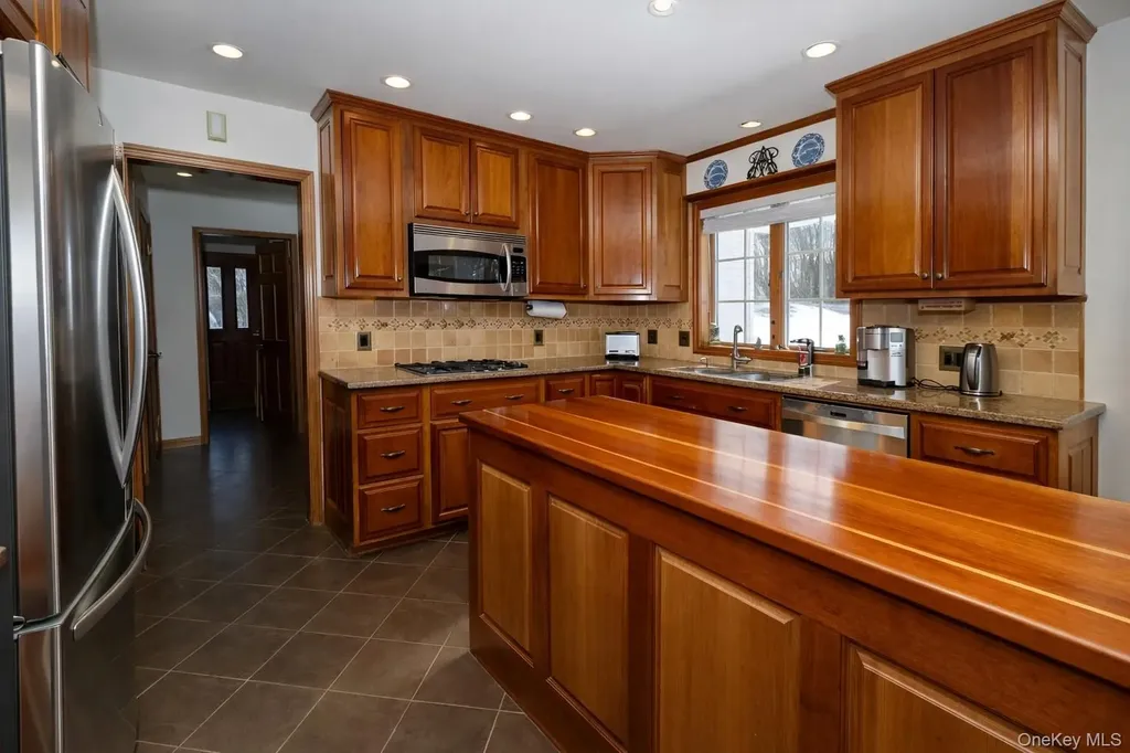 3 Danielle Court Montebello NY 10901