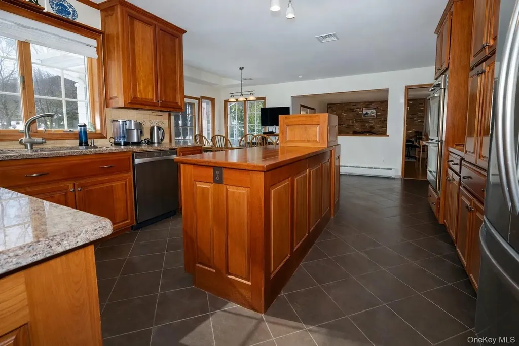3 Danielle Court Montebello NY 10901