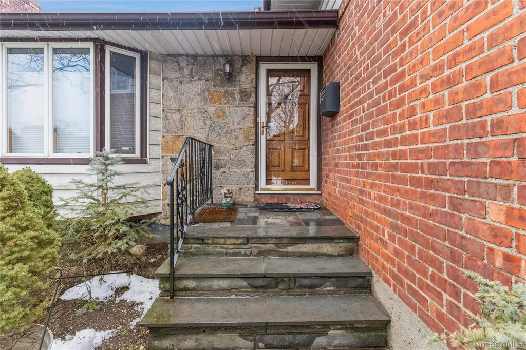51 Edgewood Drive New Hyde Park NY 11040