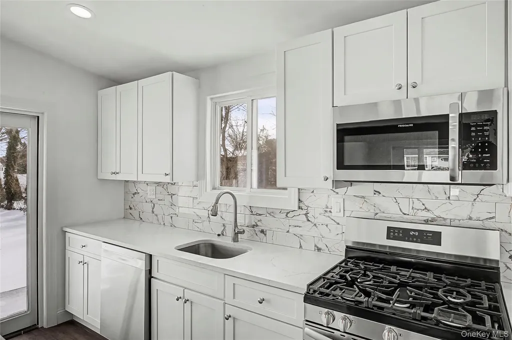 6 Maple Lane Massapequa Park NY 11762