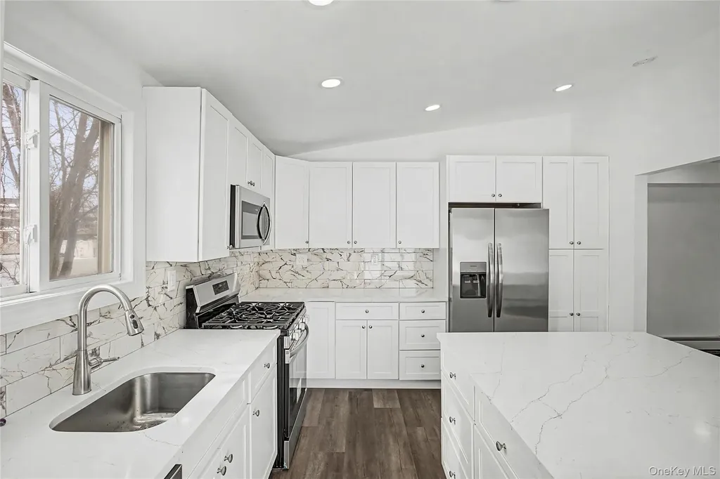 6 Maple Lane Massapequa Park NY 11762