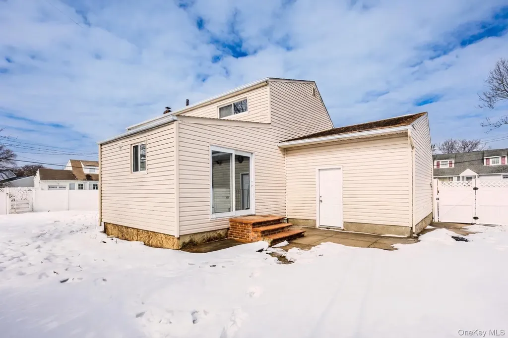 6 Maple Lane Massapequa Park NY 11762