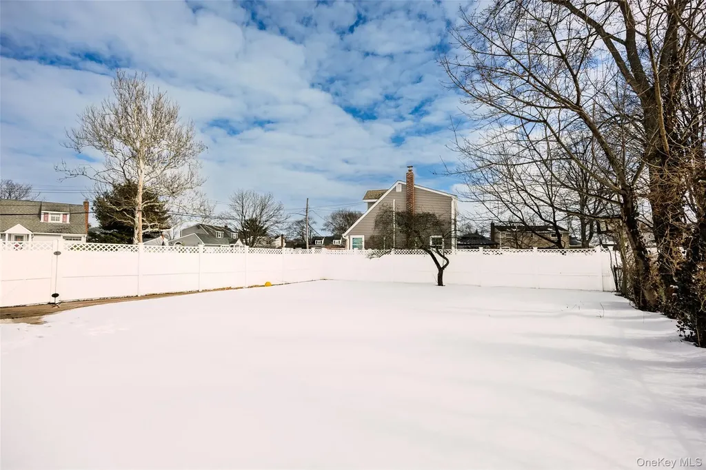 6 Maple Lane Massapequa Park NY 11762