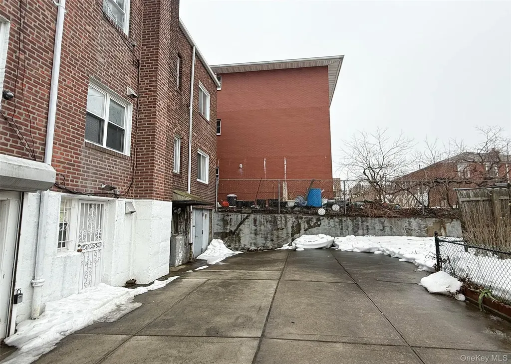 13713 56th Avenue Flushing NY 11355