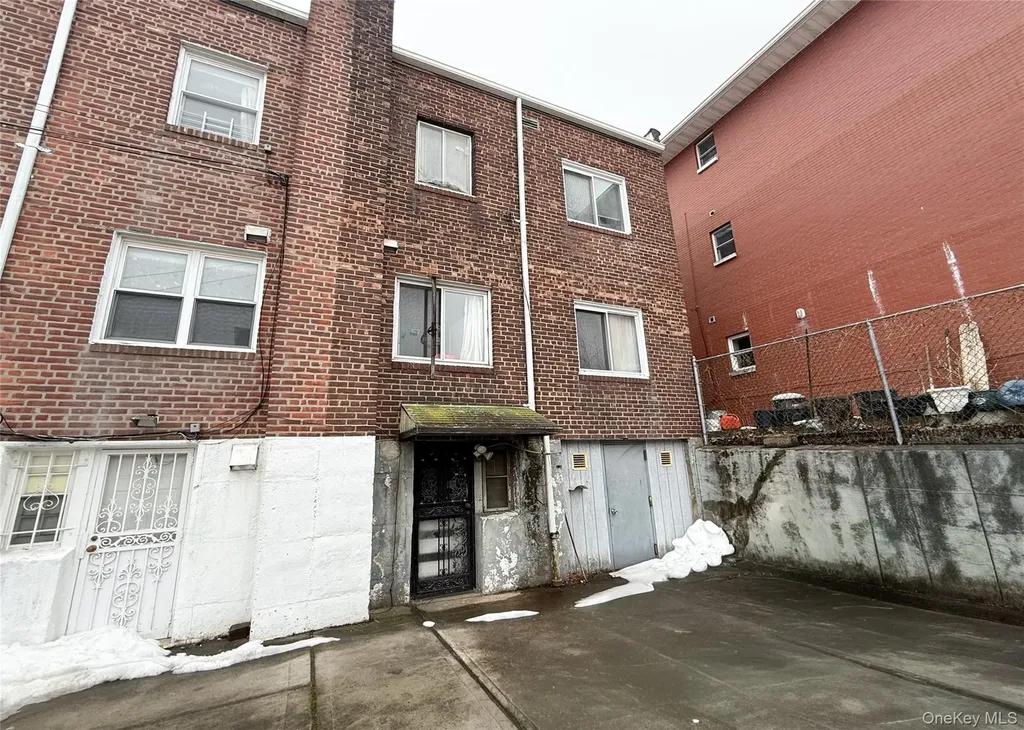 13713 56th Avenue Flushing NY 11355