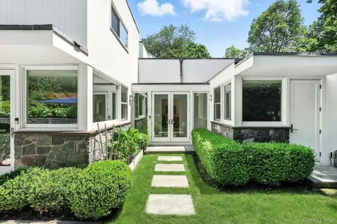 91 Chestnut Hill Lane Briarcliff Manor NY 10510