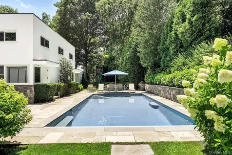 91 Chestnut Hill Lane Briarcliff Manor NY 10510