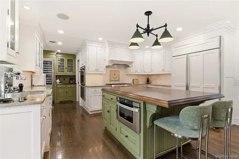 31 Carnegie Avenue Huntington NY 11743