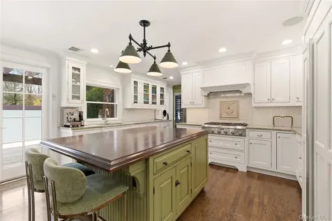 31 Carnegie Avenue Huntington NY 11743