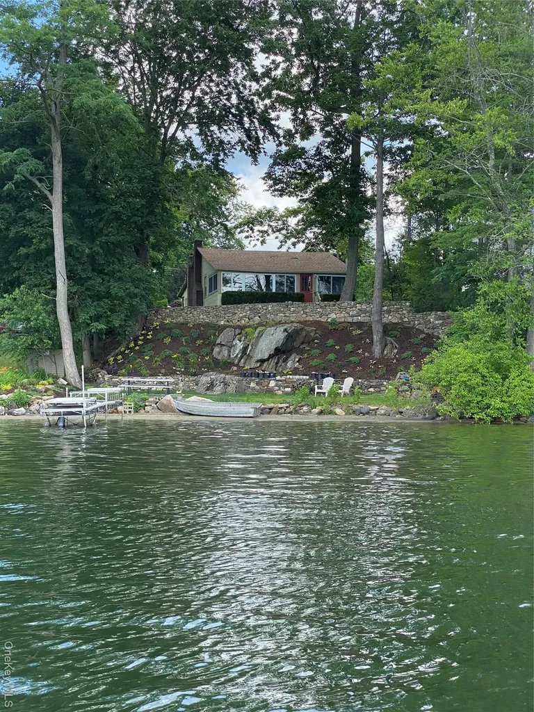 17 Vails Lake Shore Drive North Salem NY 10509