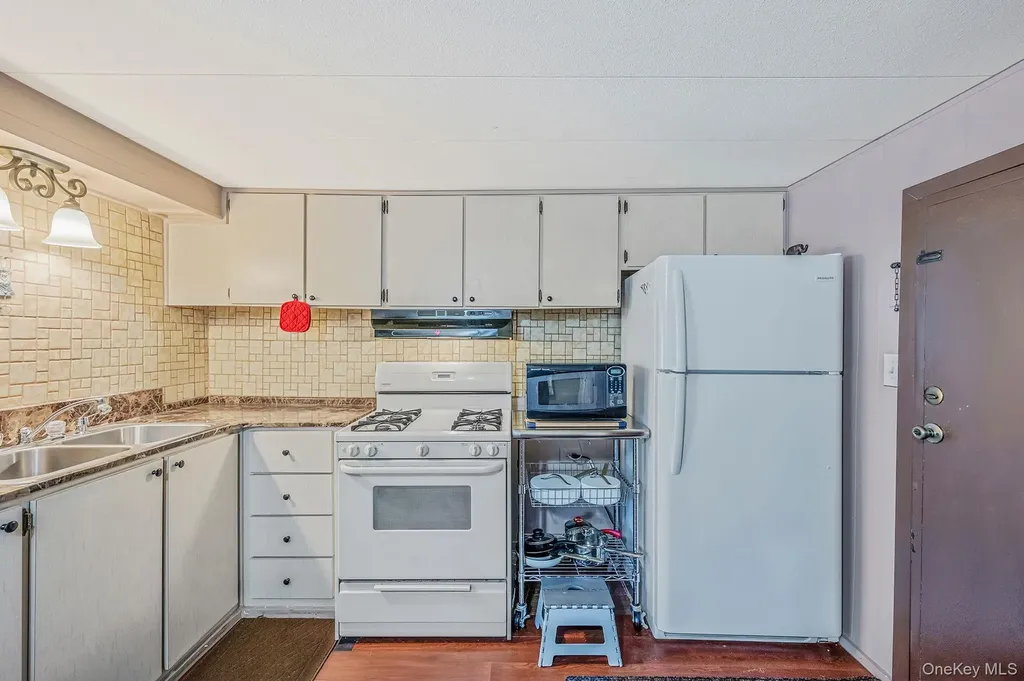 525 Riverleigh Avenue Riverhead NY 11901