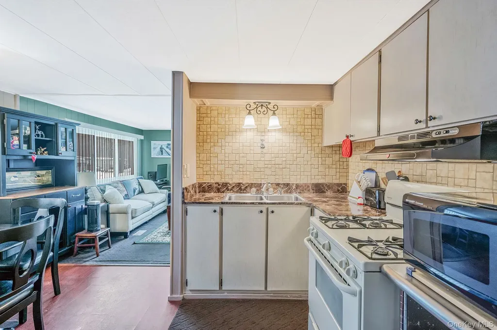 525 Riverleigh Avenue Riverhead NY 11901